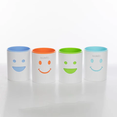 DL3352 2 COLOR PEN HOLDER (SMILEY FACE)